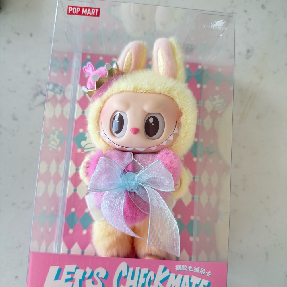 Popmart Labubu Lets checkmate Queen